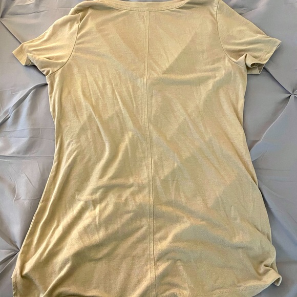 Guess Simple Tan T-Shirt - Picture 2 of 2